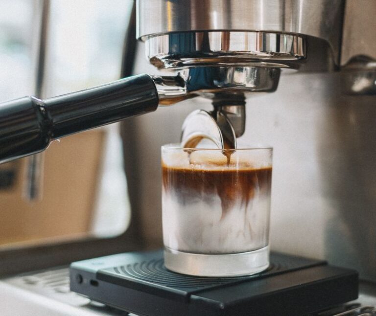 Best Coffee Makers For Iced Lattes Reviewed For 2026